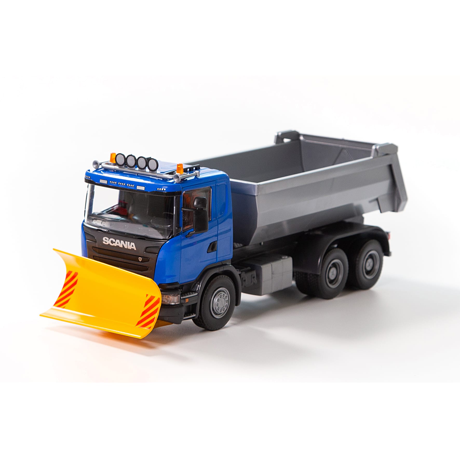 Emek leksaksbil tippbil med plog scania blå 1:25