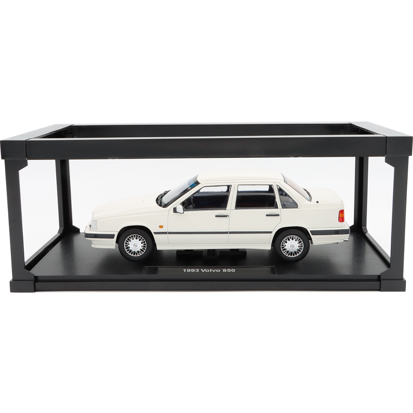 Volvo 850 - 1993 - Vit - Triple9 Collection - 1:18